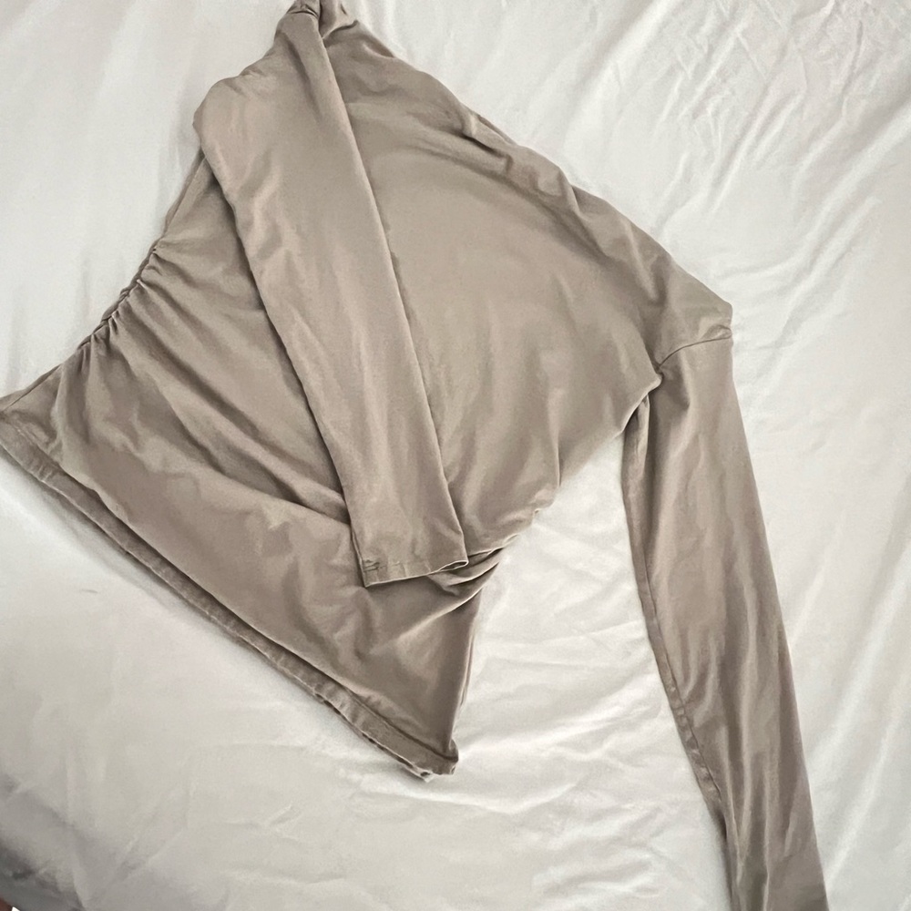 Abercrombie & Fitch Taupe Off the Shoulder Top